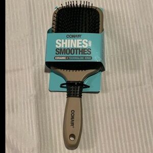 Conair Shines And Smoothes Hair  Brush. NEW